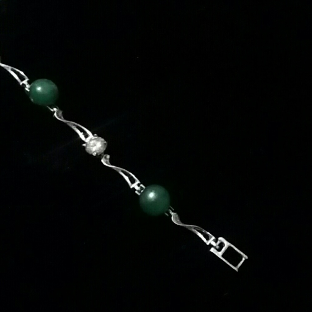 Silverstone bracelet with green stones and cz